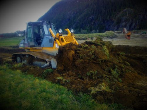 Bulldoser (sumpdoser) Komatsu D65 24 tonn