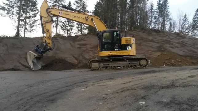 Beltegraver Cat 321D LCR 28 tonn. (GPS)